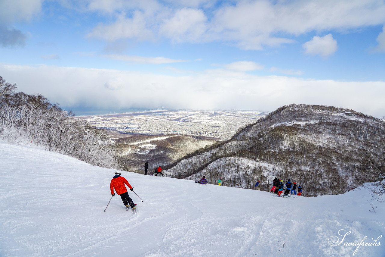 サッポロテイネ　これが北海道の冬。気温-11℃、澄んだ青空の下、パウダースノーが舞う天空のゲレンデ！